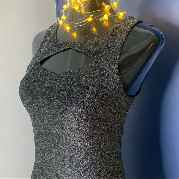 VERO MODA Shimmery Black Dress in Size-XS - Picture 3 of 13